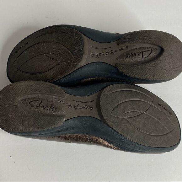 Clarks | In Motion  - Picture 2 of 8